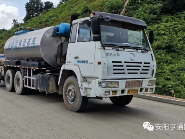 我公司廣東河惠莞項目透層、封層試驗段完成