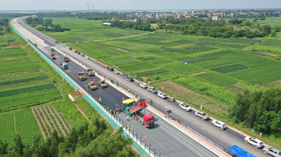 建設(shè)?邁進‖薪火相傳，續(xù)寫奮進篇章